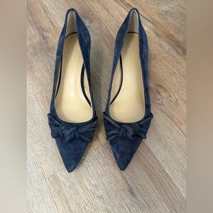 ANN TAYLOR  Navy Suede Pointed Toe KittenHeels with Bow